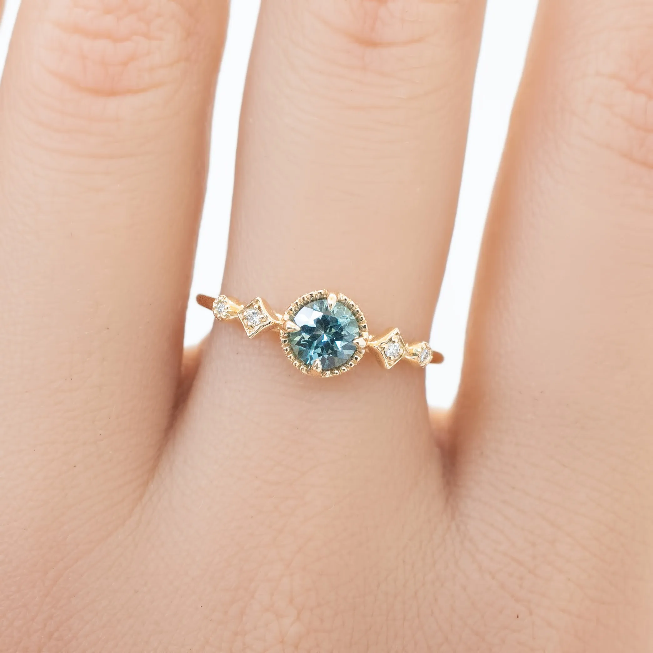 Stella Ring 5mm 0.60ct Light blue Montana Sapphire 14K Yellow Gold